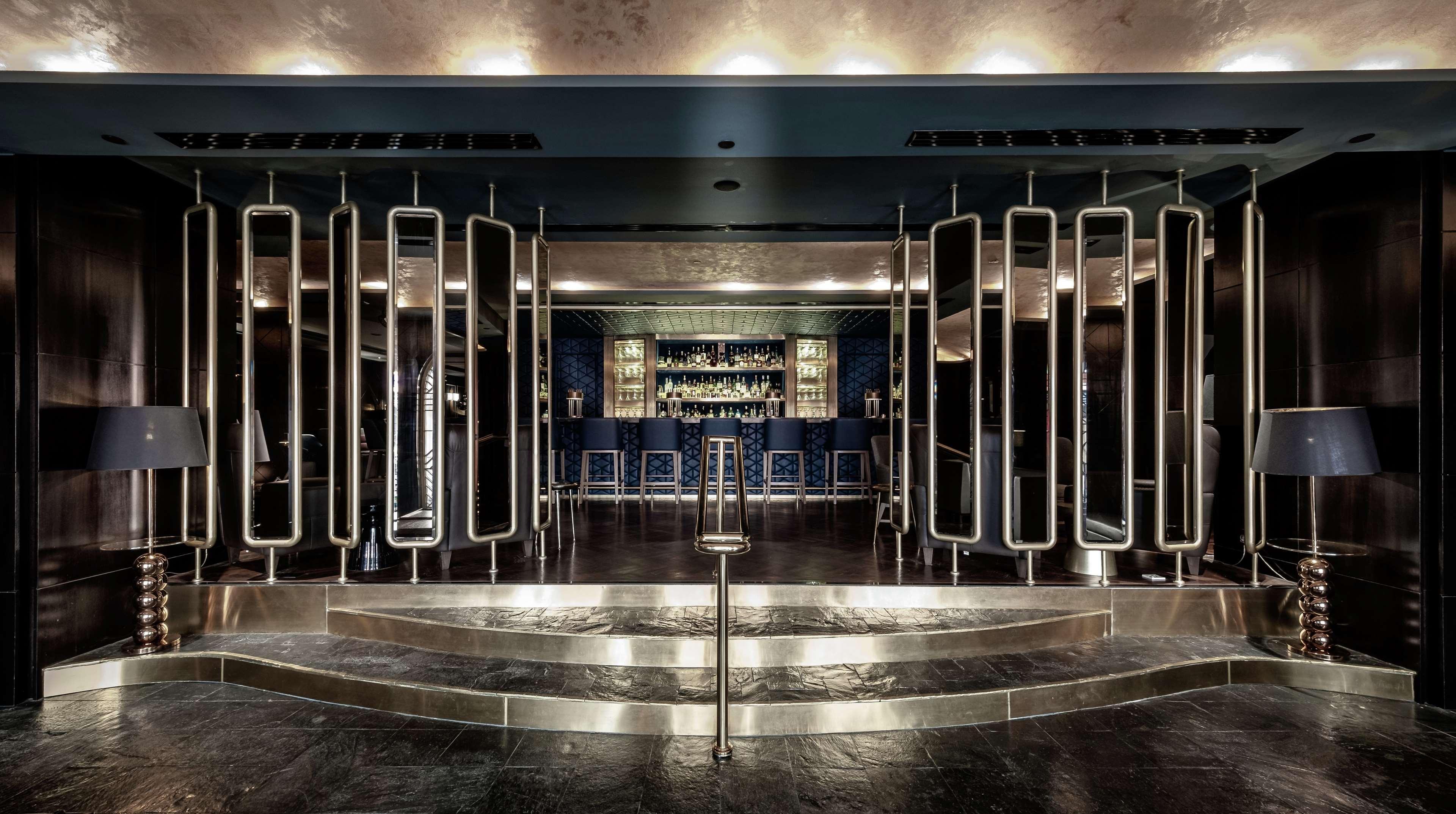 Hotel Hilton Kota Kinabalu Zewnętrze zdjęcie The bar at the London Edition