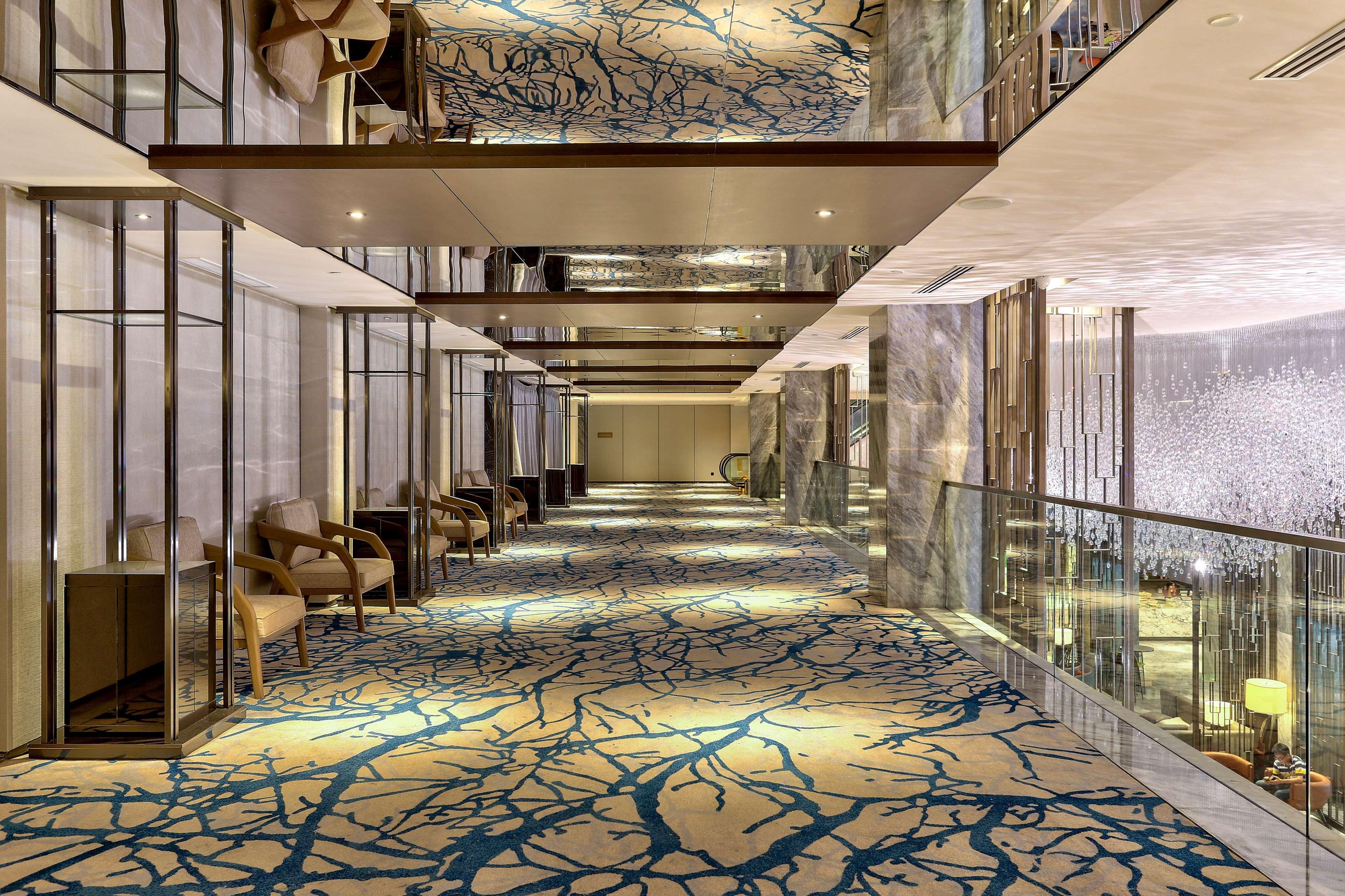 Hotel Hilton Kota Kinabalu Zewnętrze zdjęcie The interior of the hotel