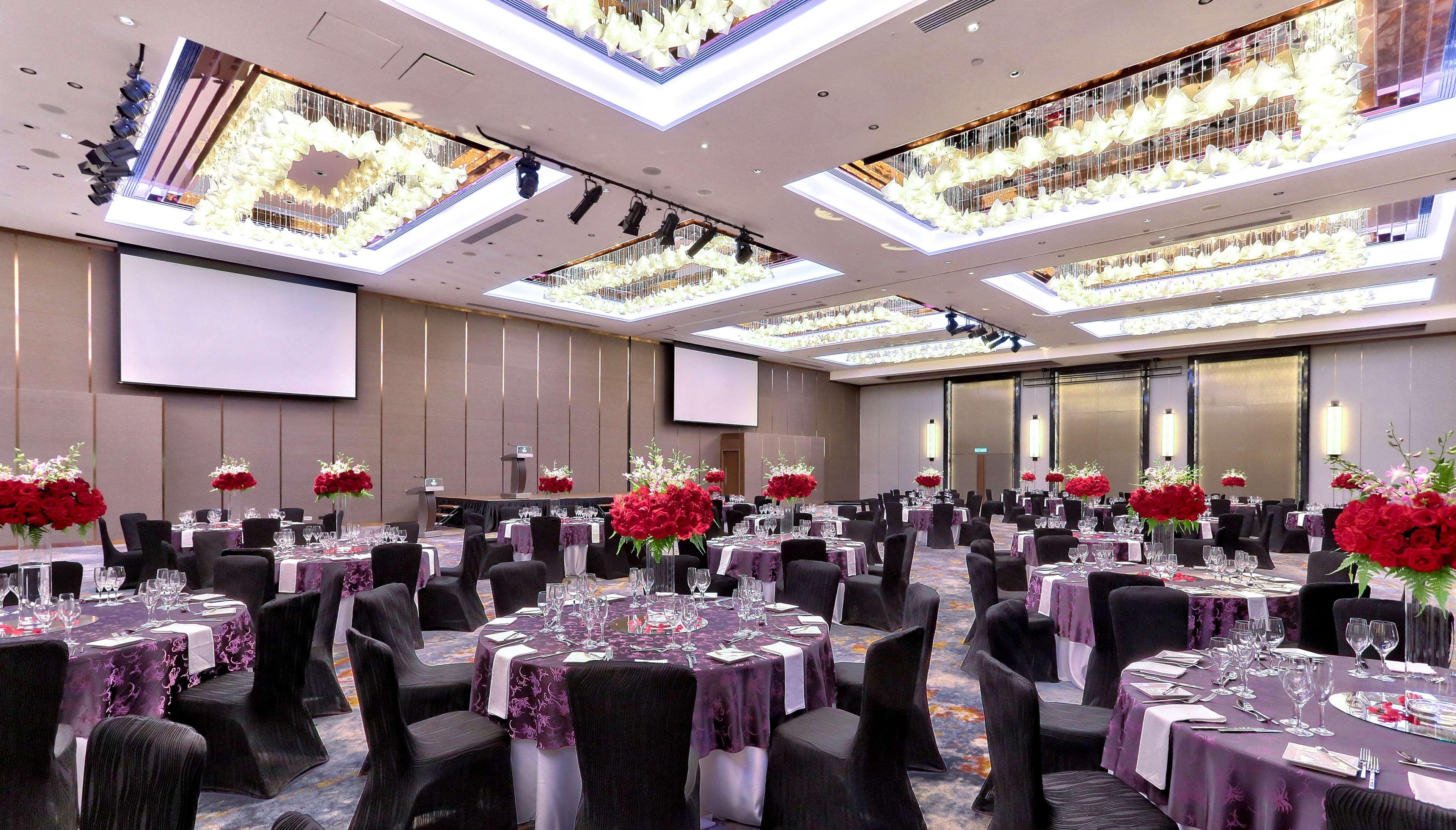 Hotel Hilton Kota Kinabalu Zewnętrze zdjęcie The ballroom of the hotel