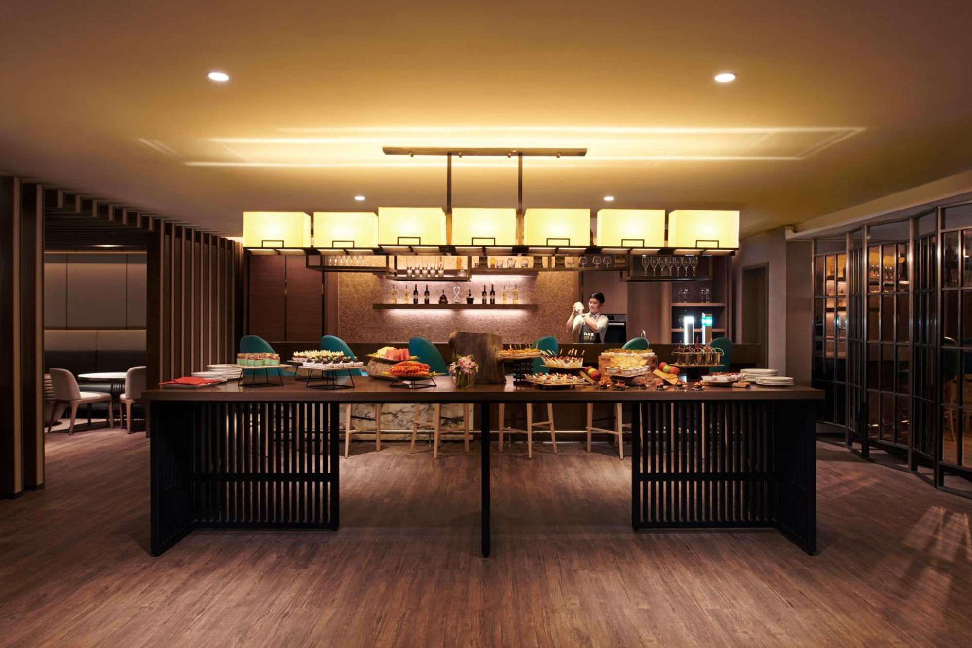 Hotel Hilton Kota Kinabalu Zewnętrze zdjęcie The lounge at Changi Airport